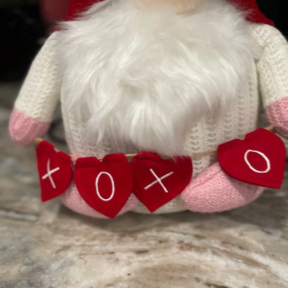 2 Valentine Gnomes - Picture 2 of 10